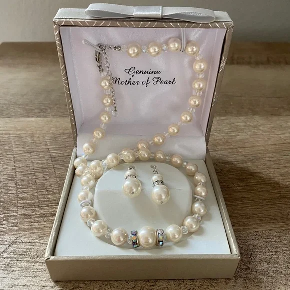 Necklace & Earrings Set Genuine Creamy White Mother of Pearl & Crystal - Picture 2 of 8